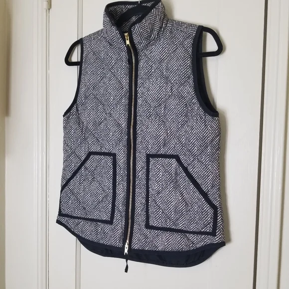J CREW black cream chevron print down filled zipper sleeveless jacket ve… - Picture 3 of 8